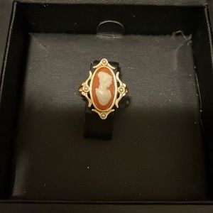 Vintage Avon Cameo Ring